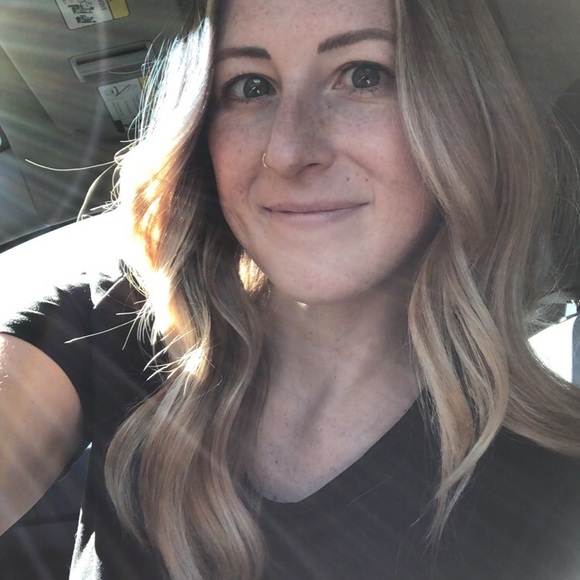 Meet your Posher, Jennifer - Picture 2 of 2